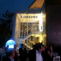 5/9/2013에 Regina M.님이 Samsung Experience Store에서 찍은 사진