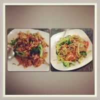 11/15/2013 tarihinde Linda N.ziyaretçi tarafından Munch Thai Food &amp;amp; Sweet Tea'de çekilen fotoğraf