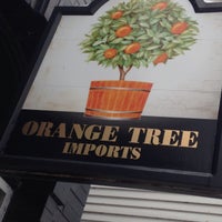 Das Foto wurde bei Orange Tree Imports von Lu S. am 1/3/2015 aufgenommen