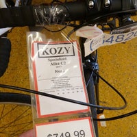 Foto tirada no(a) Kozy&amp;#39;s Cyclery por NuttyKnot .. em 4/28/2013