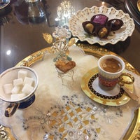 Foto scattata a Gusto Handmade Chocolate da Selim Y. il 10/31/2019