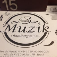 Photo taken at Muzik Hamburgueria by Sérgio C. on 4/3/2016