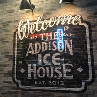 Foto tirada no(a) Addison Ice House por Stacey T. em 2/2/2017