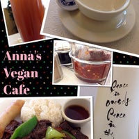 Foto tomada en Anna&amp;#39;s Vegan Cafe  por Stevenology el 7/1/2014