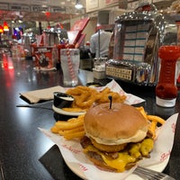 Photo taken at Johnny Rockets by Uğur D. on 11/22/2019