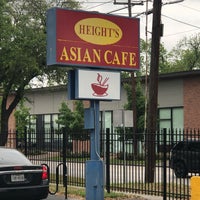 4/17/2019 tarihinde Shelby H.ziyaretçi tarafından Height&amp;#39;s Asian Cafe'de çekilen fotoğraf