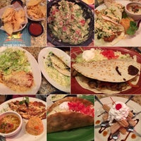 รูปภาพถ่ายที่ La Parrilla Mexican Restaurant โดย Yoshiko S. เมื่อ 11/12/2016