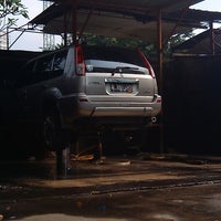 Photo taken at CARS 24 Hours Car Wash by Agung D. on 3/13/2014