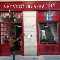 รูปภาพถ่ายที่ Tete cafecostura โดย The Cheap in Madrid B. เมื่อ 7/13/2013