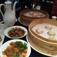 Photo taken at Din Tai Fung by Ricci D. on 4/13/2013