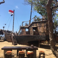 Photo taken at Pirates Bay Bali by Ananda R. on 8/23/2018