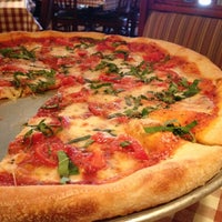 Foto tomada en Vinny&amp;#39;s New York Pizza &amp;amp; Grill  por Pamela R. el 5/23/2013