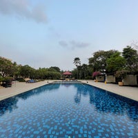Photo taken at Radisson Blu Water Garden Hotel by Dermawan T. on 4/10/2022