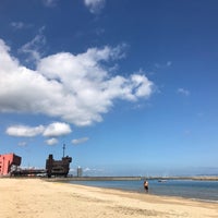 Photo taken at 淡輪海水浴場 ときめきビーチ by tachipico on 7/21/2018