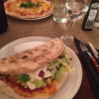 4/9/2015 tarihinde Emilia O.ziyaretçi tarafından Pizzeria Ruka'de çekilen fotoğraf