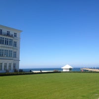 รูปภาพถ่ายที่ Grand Hotel Heiligendamm โดย Volker W. เมื่อ 4/28/2013