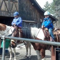 3/26/2013 tarihinde Debra M.ziyaretçi tarafından Mountain Creek Riding Stables'de çekilen fotoğraf