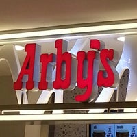 Photo taken at Arby&#39;s by NBYبراق on 1/26/2013
