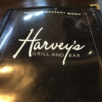 Foto tirada no(a) Harvey&amp;#39;s Grill and Bar por Matthew C. em 4/4/2015