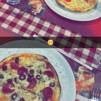 Foto diambil di Fratelli Duri Pizzeria, Pera oleh Dilara A. pada 12/15/2015