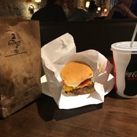 Foto tirada no(a) Burger Joint por Chris B. em 8/12/2017