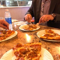 Foto tomada en Joe&amp;#39;s New York Pizza  por Chris B. el 1/10/2018