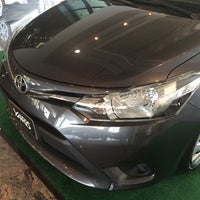 Das Foto wurde bei Toyota Showroom von Alaa T. am 6/2/2014 aufgenommen