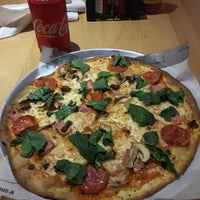 Снимок сделан в This &amp;amp; This Pizza пользователем Omar B. 8/12/2017