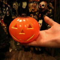 10/26/2012 tarihinde Ana P.ziyaretçi tarafından Halloween Gore Store - Horror-Shop City Store'de çekilen fotoğraf