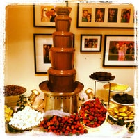 Foto tomada en Amor Chocolate Fountains  por Chevelle C. el 10/11/2012