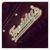 Das Foto wurde bei Freddy&amp;#39;s Frozen Custard &amp;amp; Steakburgers von Jorge C. am 4/27/2013 aufgenommen