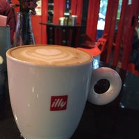 Photo taken at illy Cafe by Fernando A. on 11/13/2016