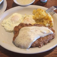 Photo taken at Cracker Barrel Old Country Store by Jonathan L. on 5/25/2015