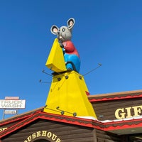 Foto scattata a Mousehouse Cheesehaus da Adrian Z. il 1/5/2021
