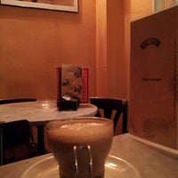 รูปภาพถ่ายที่ Café Madrid โดย Yen H. เมื่อ 11/7/2012