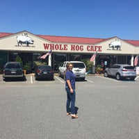 Foto diambil di Whole Hog Cafe North Little Rock &amp;amp; Catering oleh Ryan A. pada 9/3/2016