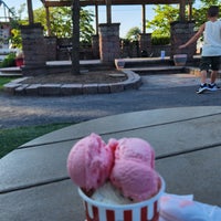 Das Foto wurde bei Uncle Dave&amp;#39;s Homemade Ice Cream von Lola am 8/19/2023 aufgenommen