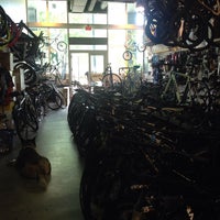 รูปภาพถ่ายที่ Miami Bike Shop.Co โดย Gilberto g. เมื่อ 10/31/2014