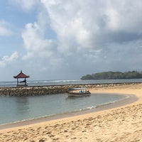 Das Foto wurde bei Nikki Beach Bali von Kath V. am 6/4/2017 aufgenommen