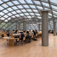Photo taken at Joe and Rika Mansueto Library by Orhan T. on 5/11/2022