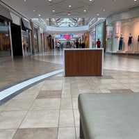 Foto scattata a Mapleview Shopping Centre da Andrej M. il 7/4/2022