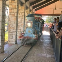 Das Foto wurde bei San Antonio Zoo - Train Depot (@SanAntonioZoo) von Joel S. am 1/4/2019 aufgenommen