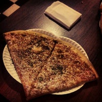 Photo prise au Uncle Joe&amp;#39;s Pizza par Demont D. le10/29/2012