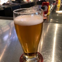 Das Foto wurde bei Rock Bottom Restaurant &amp;amp; Brewery von Ericu D. am 10/7/2018 aufgenommen