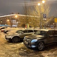 Foto tirada no(a) Manezhnaya Square por Pavel V. em 2/2/2022