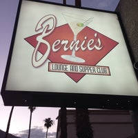 Foto diambil di Bernie&amp;#39;s Lounge and Supper Club oleh Tara H. pada 7/14/2014