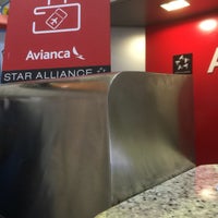 Photo taken at Check-in Avianca by Helio C. on 9/13/2016