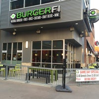 10/20/2016 tarihinde Jenn L.ziyaretçi tarafından BurgerFi'de çekilen fotoğraf