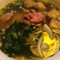 Foto tomada en Viet Thai Cafe  por Lizzie V. el 12/1/2012