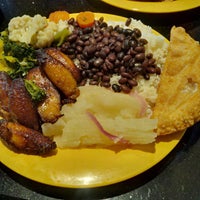 Photo prise au Rice &amp;amp; Beans Cocina Latina par Jonathan D. le11/16/2013